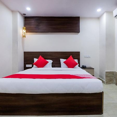 Super Hotel O Holiday Rani Gunj Opp Punjab National Bank Secundurabad Esterno foto