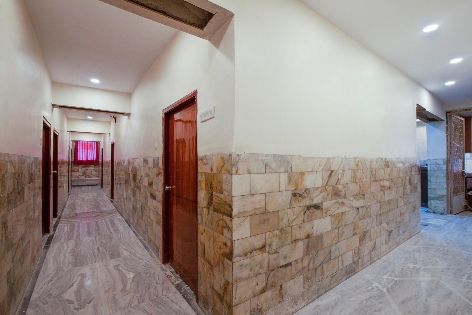 Super Hotel O Holiday Rani Gunj Opp Punjab National Bank Secundurabad Esterno foto