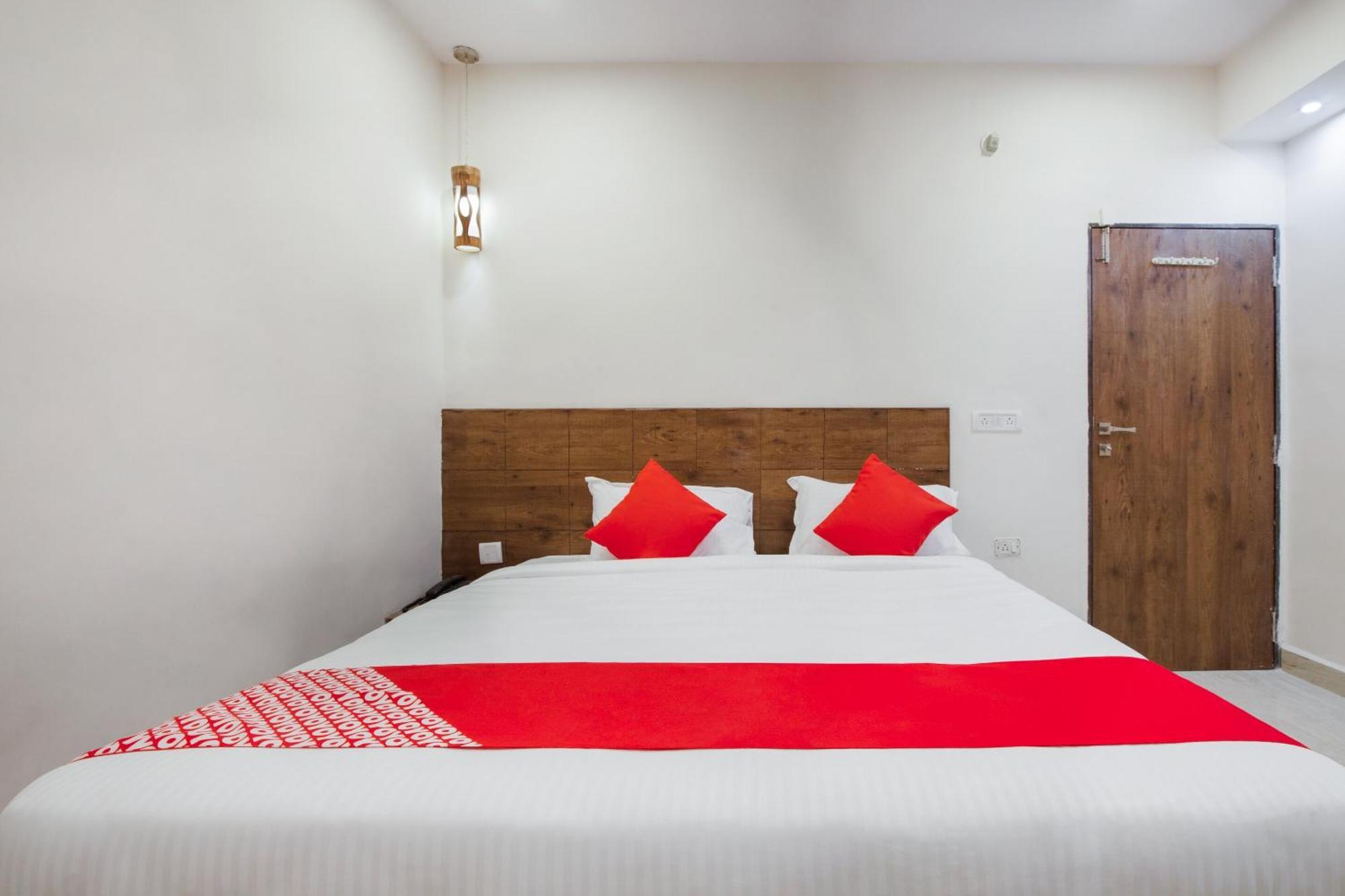 Super Hotel O Holiday Rani Gunj Opp Punjab National Bank Secundurabad Esterno foto